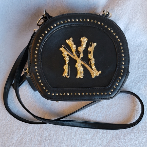 unbranded Handbags - NY Handbag Purse Cosmetic Tote Black With Stunning Gold Accents Faux Leather Zip